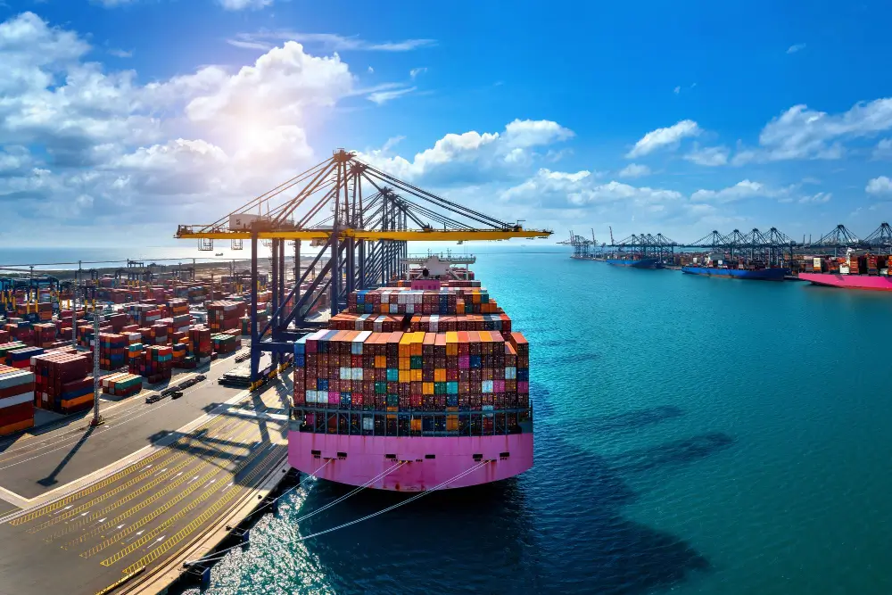 navio com containers representando camex