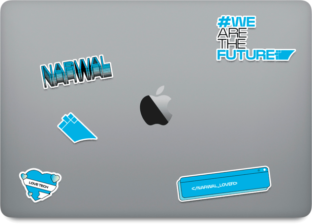 macbook com adesivos narwal